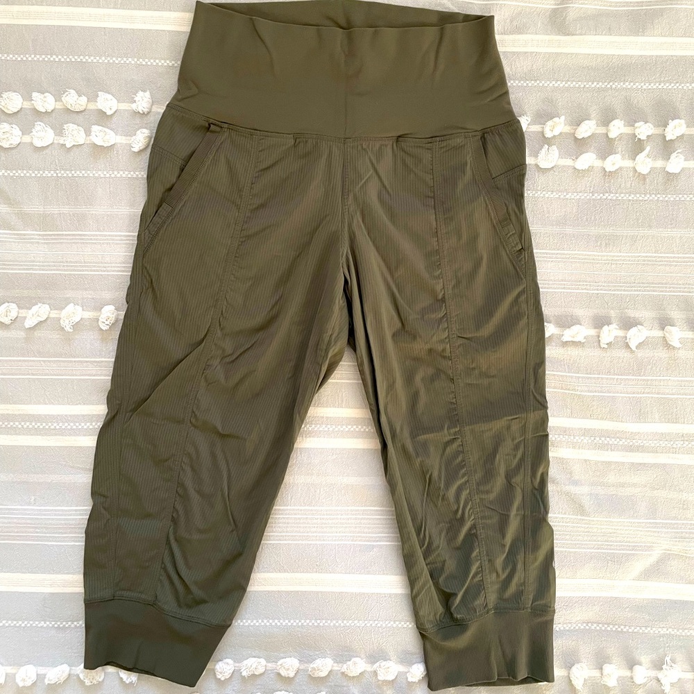 Lululemon capris pants, size 8, dark green color